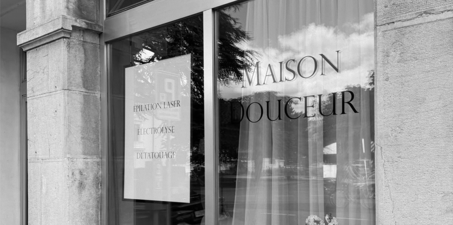 Salle de soins — lit de massage et rangements